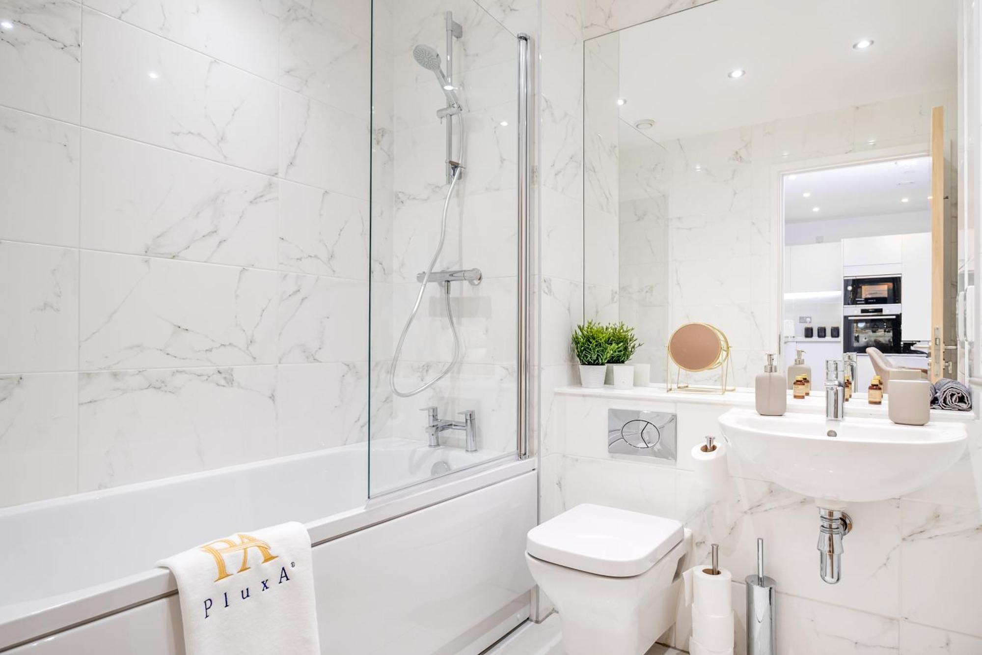 Pluxa Creme Opulence 5 Star Beautiful High End Apartment In Birmingham City Centre Exterior foto
