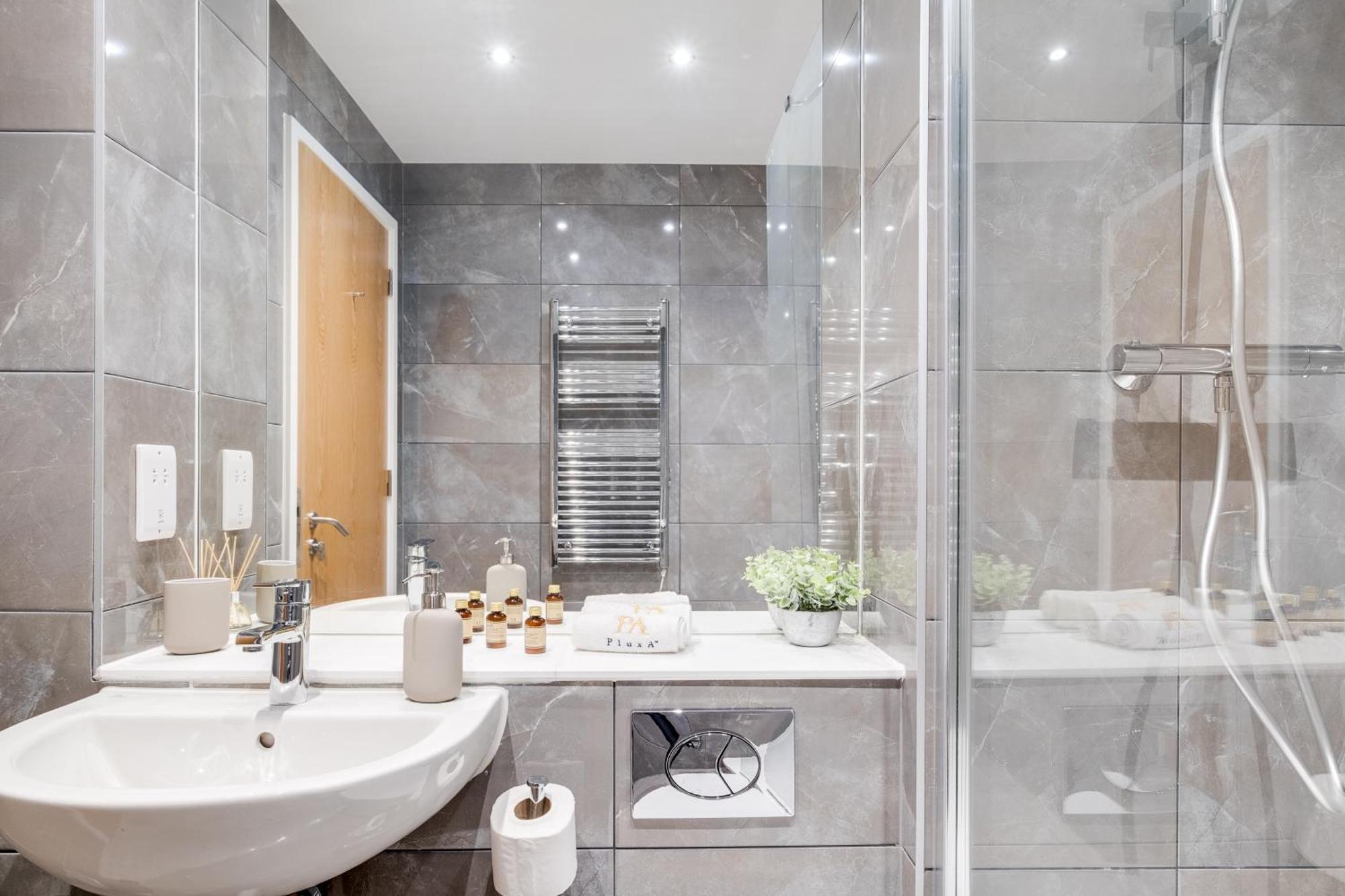 Pluxa Creme Opulence 5 Star Beautiful High End Apartment In Birmingham City Centre Exterior foto